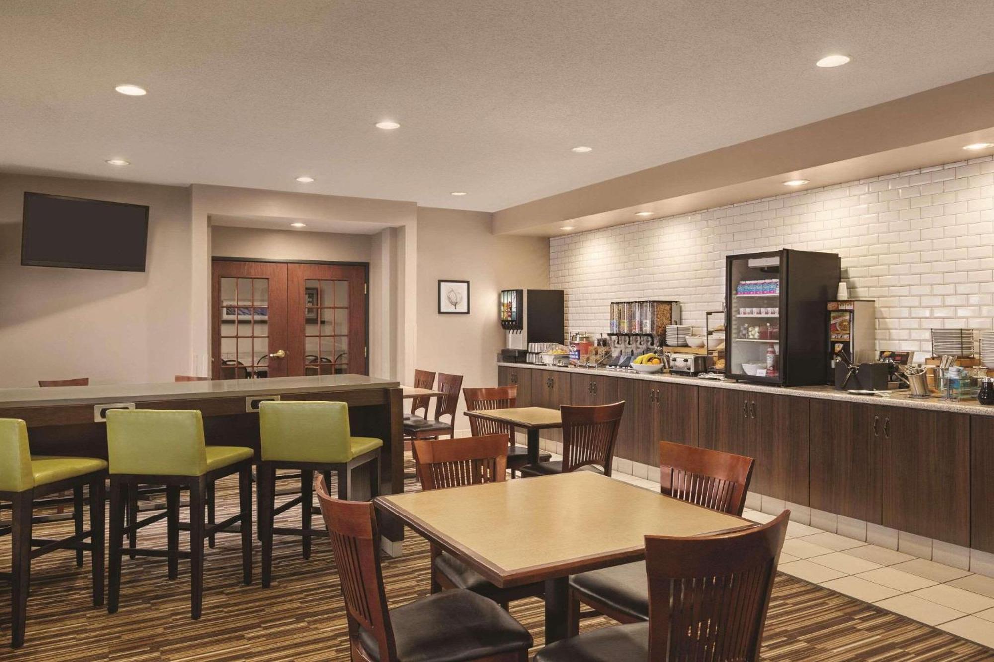 威尔马丽怡套房酒店 Willmar 外观 照片