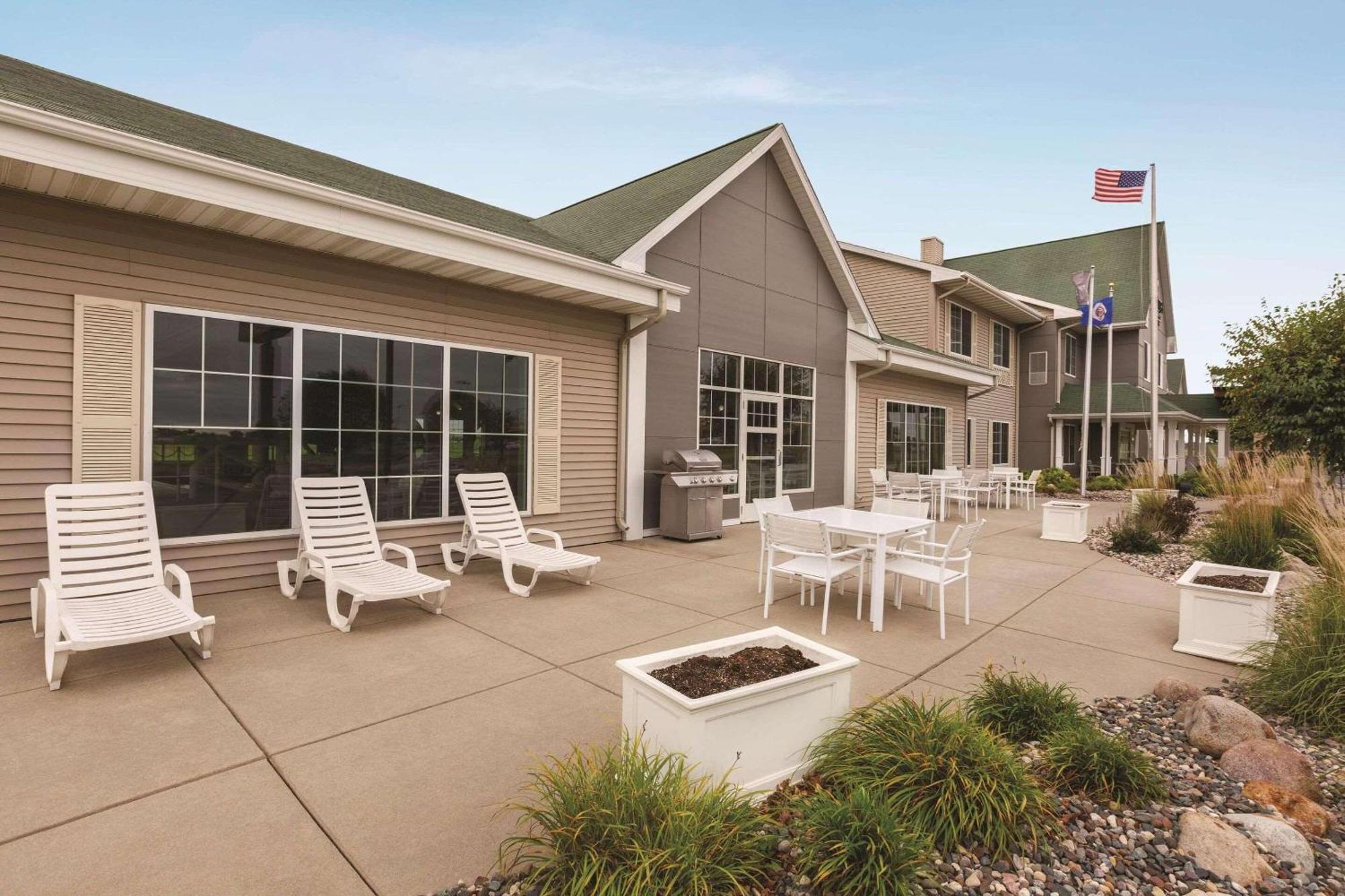 威尔马丽怡套房酒店 Willmar 外观 照片